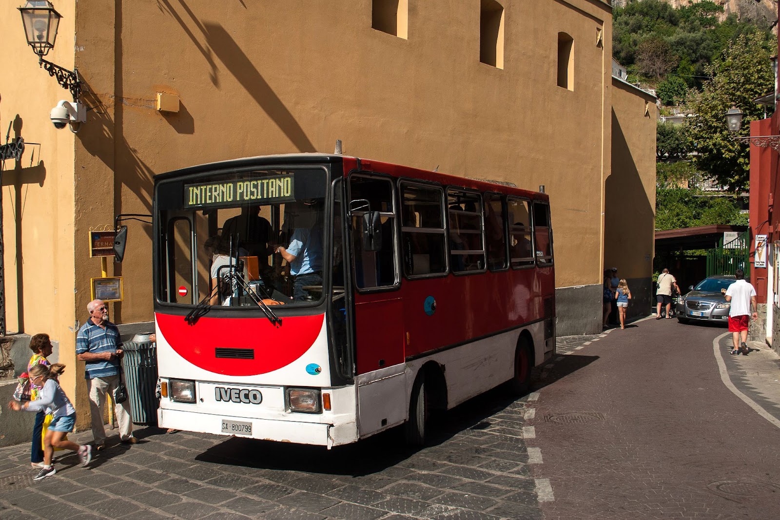 Front entrance of Hostel Brikette at Via Trara Genoino 23, Positano